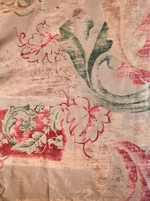 Turn your infinity scarf into a support for your meditation practice, quick snap and adjust to align the spine and sit in comfort. Created by My Yoga Room Elements and produced in Canada . Champagne Floral Silk