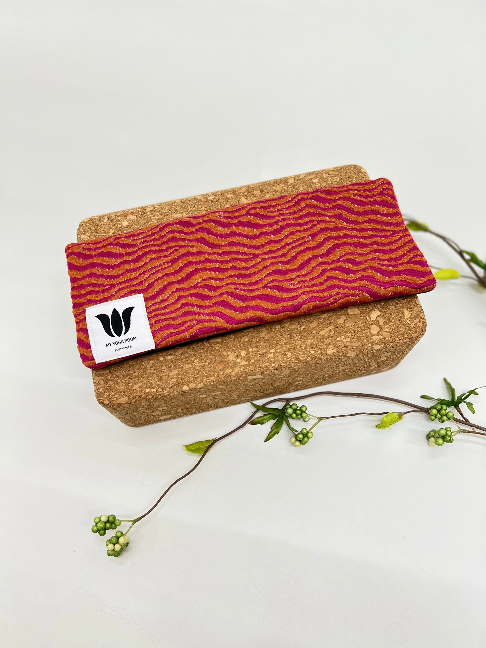 Yoga eye pillow, unscented, therapeutically weighted to soothe eye strain and stress or enhance your savasana. Handcrafted in Canada by My Yoga Room Elements. Orange/pink modern print and bamboo fabric.
