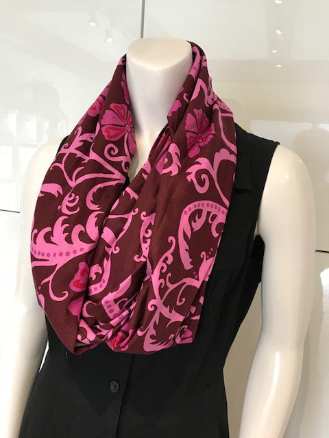 Turn your infinity scarf into a support for your meditation practice, quick snap and adjust to align the spine and sit in comfort. Created by My Yoga Room Elements and produced in Canada . Pink Floral Print