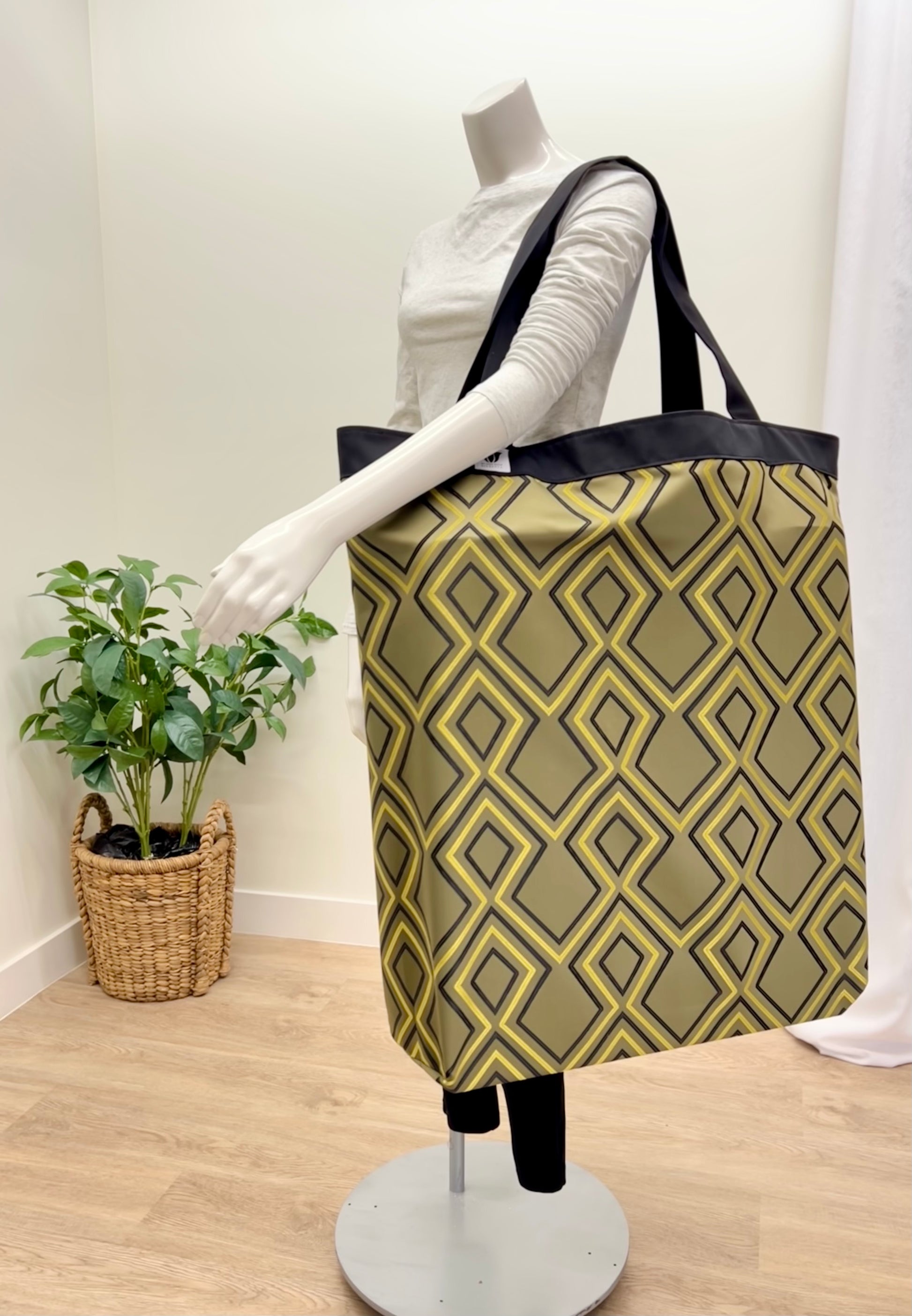 Green Gold Modern Graphic  Yoga Tote – My Yoga Room Elements